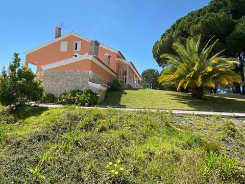 Villa very quiet, fantastic views, ideal for families, fun and relaxation. House in Lisbon District