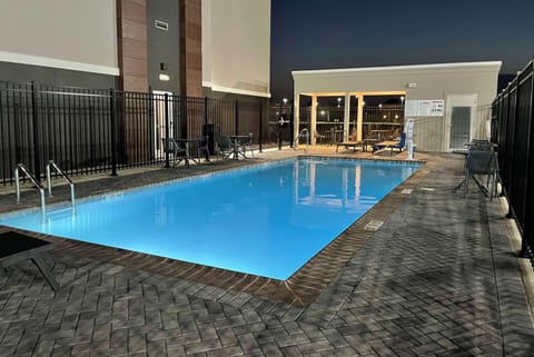 La Quinta Inn & Suites by Wyndham Sulphur Lake Charles Hotel in Sulphur