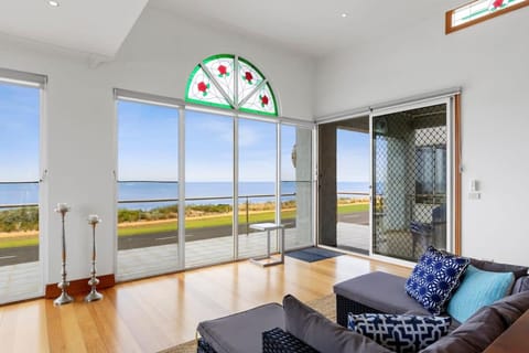Absolute Bay Frontage with Open Fire and Spa Bath Casa in Portarlington