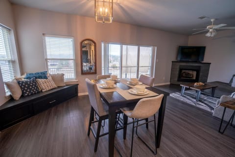 Living room, Dining area, Lake view