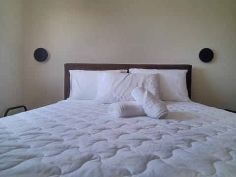 Bed, Photo of the whole room, Bedroom, towels, air conditioner