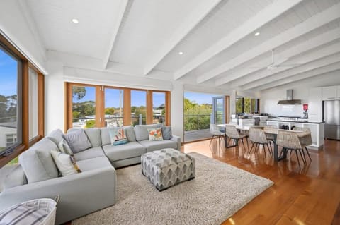 Juc Haven with Sensational Ocean Views House in Torquay