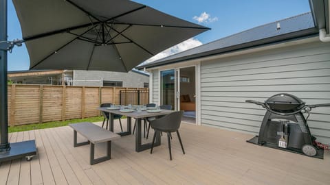 Hosts on the Coast Kick Back on Kupe House in Whitianga