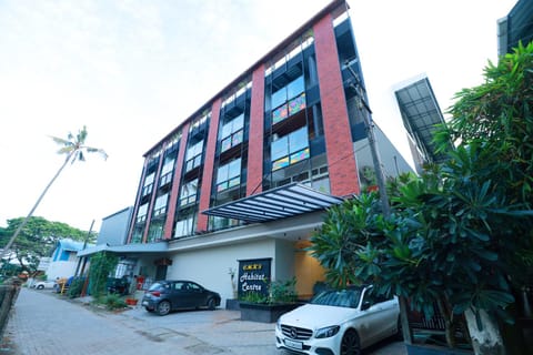 Property building, Day, Street view, Location