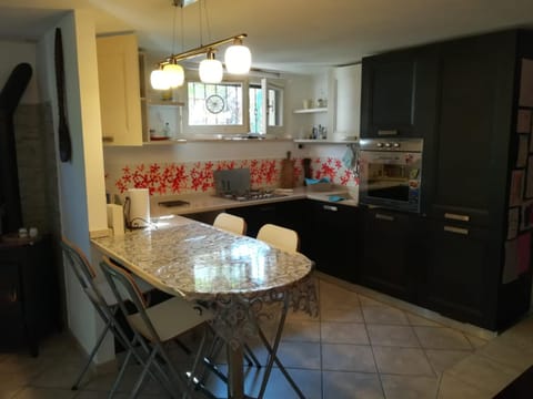 Kitchen or kitchenette, Dining area, pet friendly