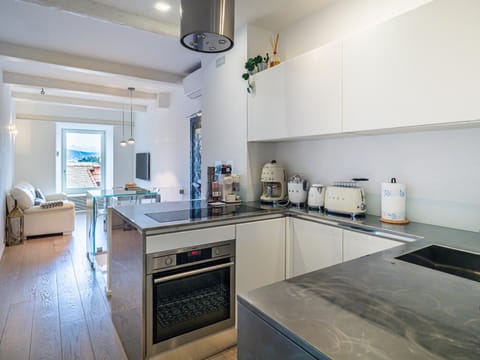 Coffee/tea facilities, Kitchen or kitchenette, Dining area, dishwasher, pet friendly, stove, toaster