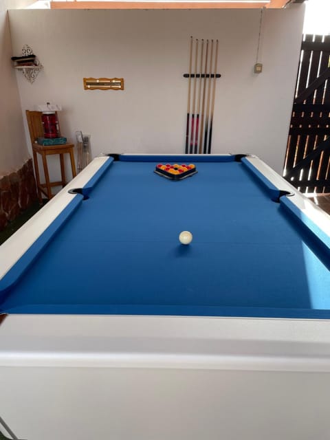 Casa Piedra, Luxury Family Front Line Golf, Hot Tub,Pool Table, 8 pers, Caleta de Fuste Villa in Maxorata
