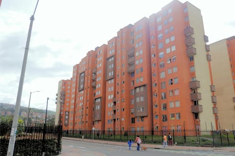 Acogedor Apartamento en zona residencial con vista a la ciudad Wi-Fi 350 Mbps Condominio in Bogota