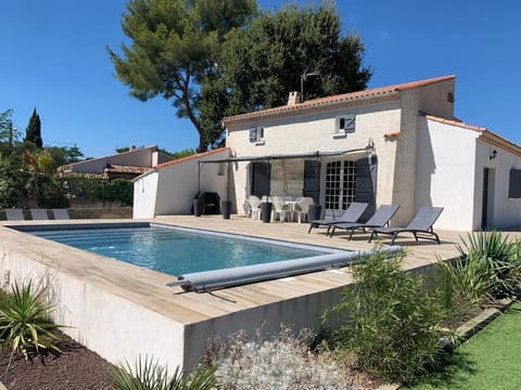 Property building, Garden view, Swimming pool, sunbed