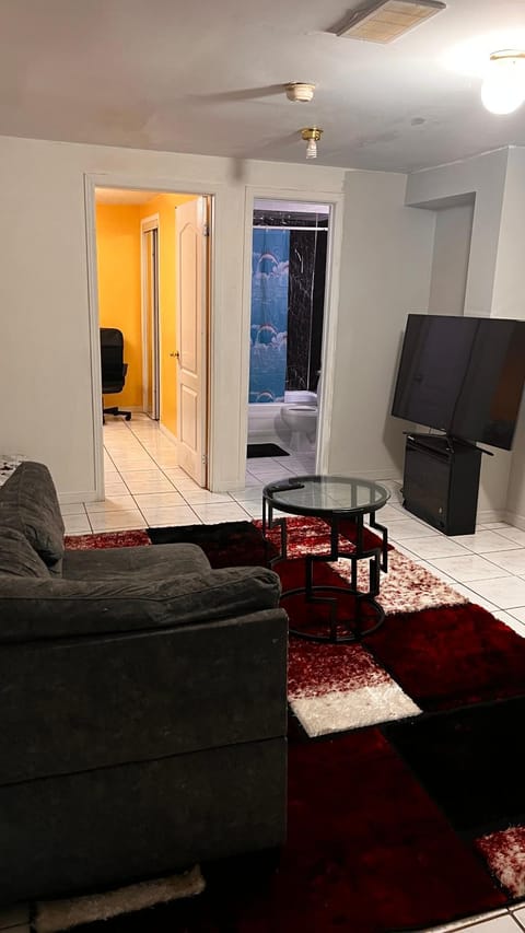 Cozy private room Vacation rental in Brampton