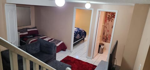 Cozy private room Vacation rental in Brampton