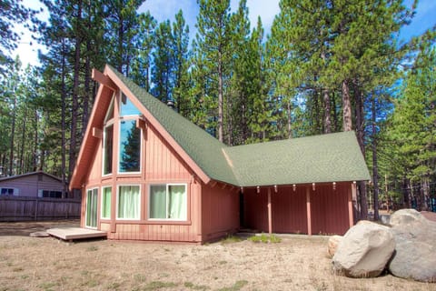 Snowshoe Chalet cabin Casa in South Lake Tahoe