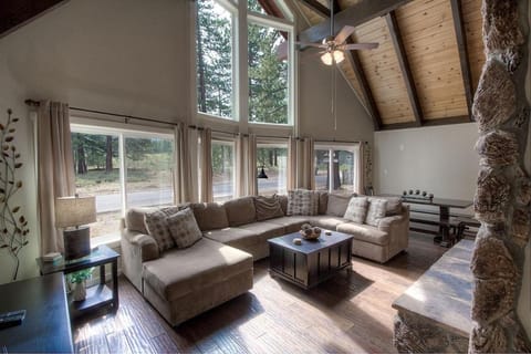 Snowshoe Chalet cabin House in South Lake Tahoe