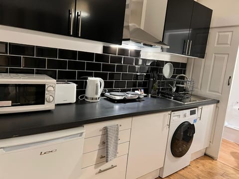 Preston Room Let Condo in Yeovil