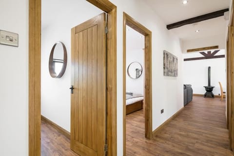 NEW BARN CONVERSION WITH PRIVATE HOT TUB Apartment in Calderdale