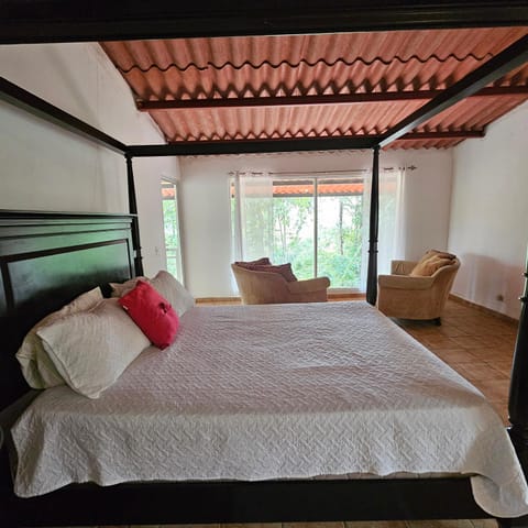 OLP Treehouse Cerro Azul Bed and Breakfast in Panama City, Panama