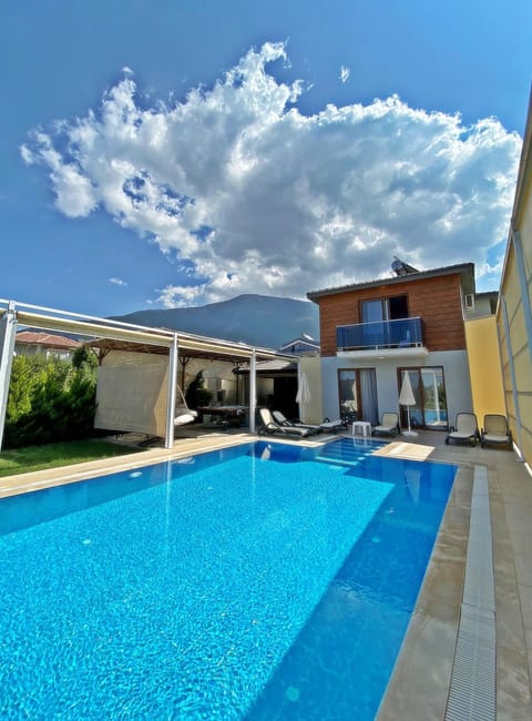 Patio, Garden, Mountain view, Swimming pool, sunbed