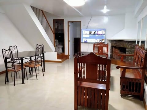 Whole House 6 Bedroom 4 Bathroom Baguio Transient House Apartment in Baguio