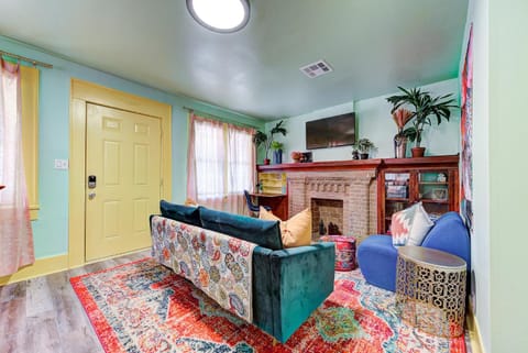 Canary Cottage-brighten your stay-central NW OKC Maison in Oklahoma City