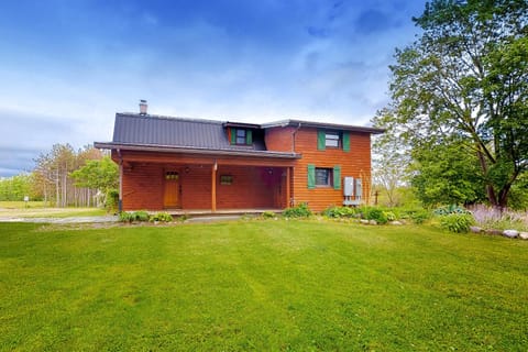 Rock Stream Sanctuary House in Seneca Lake