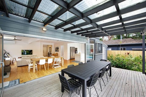 Diamond House By Coast Holidays l School Holiday special House in Patonga