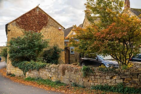 Cotswolds Corner Cottage House in Moreton-in-Marsh