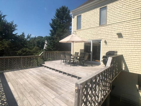 Stunning Spacious Cape Cod House with Water Views House in Falmouth