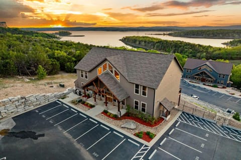 Chateau on the Cove House in Branson