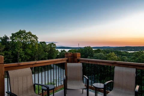 Staycation Lodge with Indoor Pool and Basketball Court Nature lodge in Branson