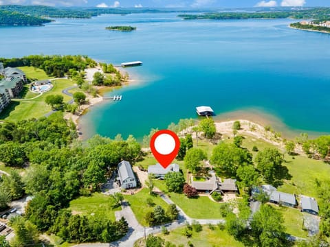 Red Bud Cove Lakefront Farm House on Table Rock Lake Nature lodge in Ridgedale