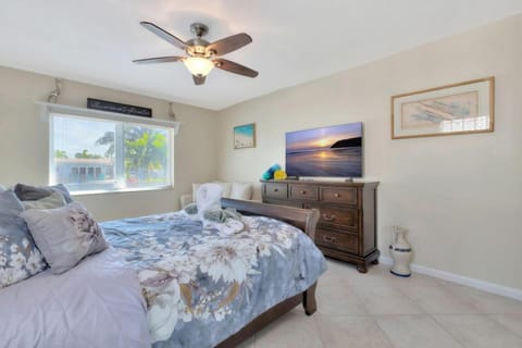 Casa by The Cove 3 bedroom 2 bath plus Office Intracoastal Front with Heated Pool and Spa Casa in Deerfield Beach