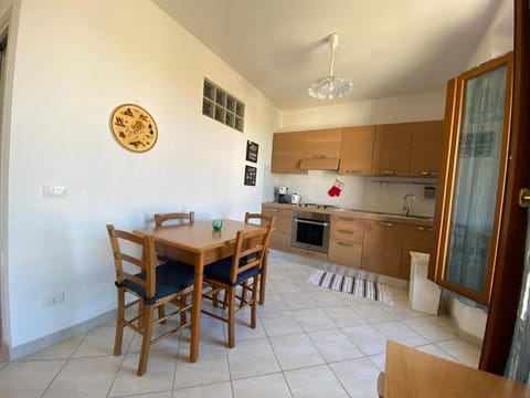 Kitchen or kitchenette, Dining area, pet friendly, stove