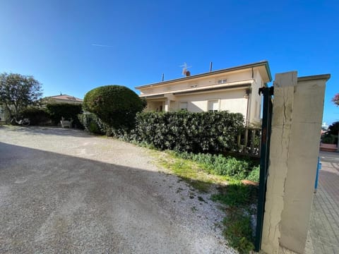 Property building, Neighbourhood, Parking