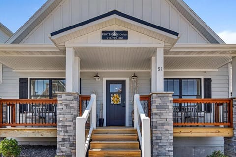 Walking on Sunshine House in Ridgedale