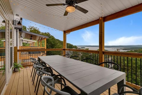 Lake Therapy Nature lodge in Branson