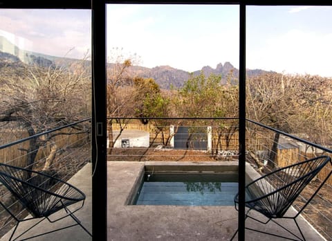 Patio, Day, Natural landscape, View (from property/room), Balcony/Terrace, Mountain view, Pool view, Swimming pool, sunbed