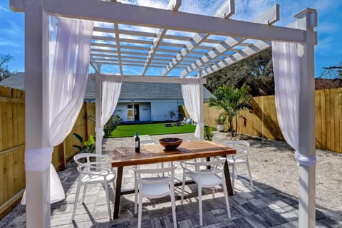 Las Olas Cabana- Close to Beach & Restaurants Haus in Vilano Beach