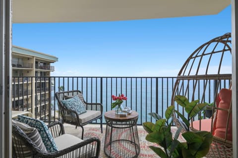 Sapphire Oasis- Heavenly Ocean View and Resort Condo in Kahana