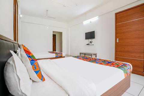 FabExpress Royal Inn Hotel in Vadodara