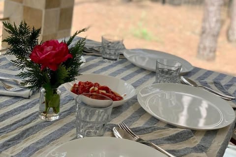 Food and drinks, Dining area, Lunch