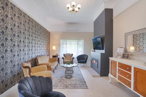 ‘Endsleigh Cottage’ - Modern Luxury, Aged Charm Maison in Cessnock