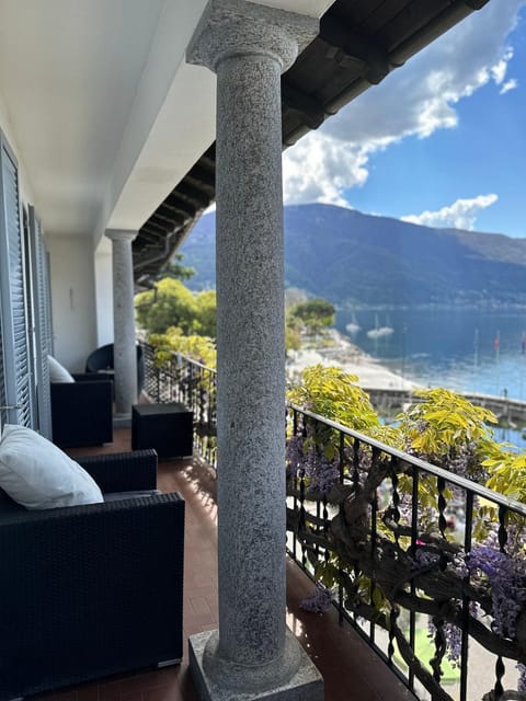 Natural landscape, Balcony/Terrace, Lake view, Mountain view