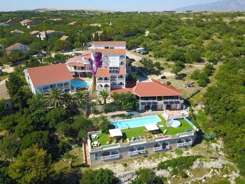 Property building, Day, Bird's eye view, Swimming pool, sunbed