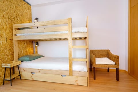 Bedroom, bunk bed