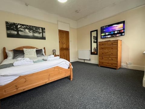 Bed, TV and multimedia, Bedroom, towels, wardrobe