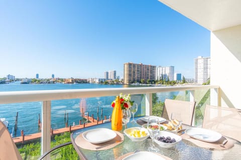 Golden Bay 508 Apartment in Sunny Isles Beach