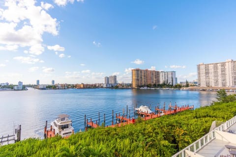 Golden Bay 502 Apartment in Sunny Isles Beach