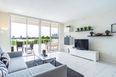 Golden Bay 302 Apartment in Sunny Isles Beach