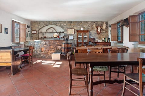 Property building, Kitchen or kitchenette, Living room