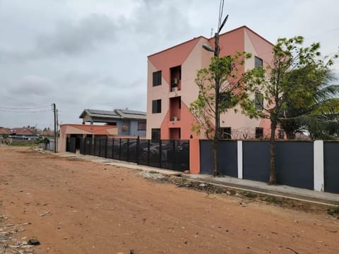 VaQ Apartments Condo in Accra